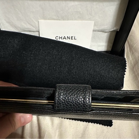 CHANEL Caviar Black Wallet - Picture 6 of 10